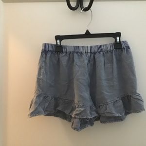 Denim ruffle short